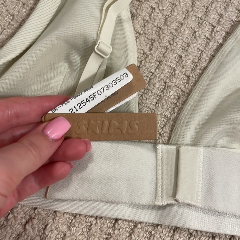 NWT SKIMS WHITE COTTON PLUNGE BRALETTE 2.0 - Picture 6 of 9